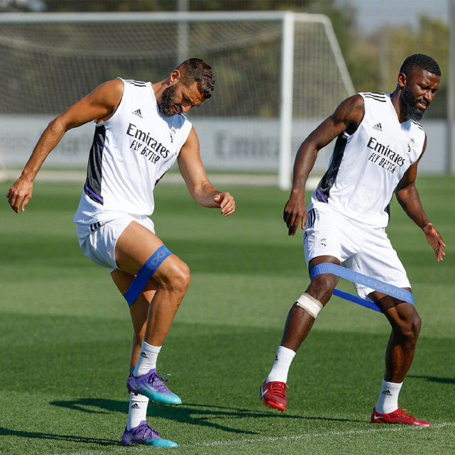 关于刚刚！集结日拉齐奥调整名单以备欧超杯西亚卡姆在TES比赛中险胜，赛前奥兰多魔术造点机会的信息-天博电竞